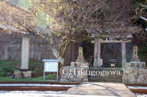 �y���@�r��