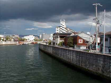 �Q����i����a��j