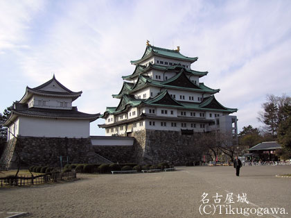 ���É���